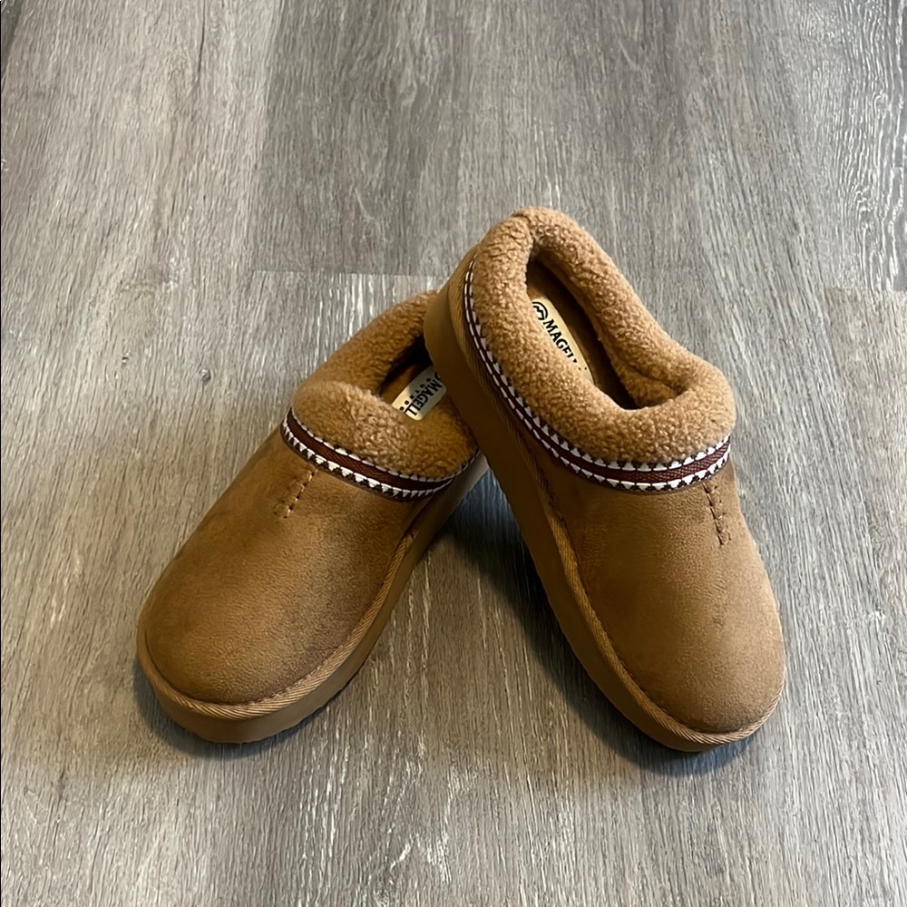 Magellan Brown Shearling Slippers-Barely Worn - Picture 7 of 9
